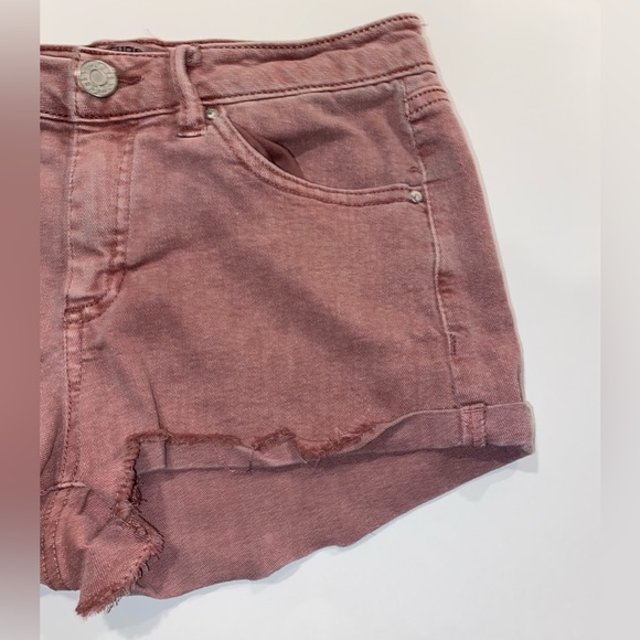 Refuge Shorts - Picture 3 of 9